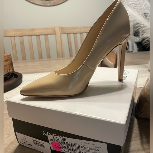 Nine West Women's Tan Heels - Picture 1 of 6